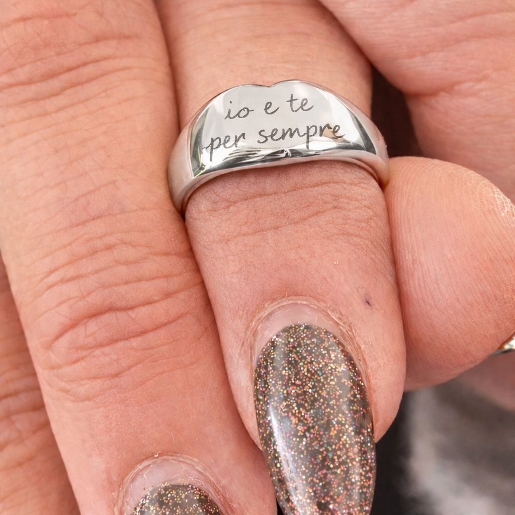 Anello Nastea Love con incisione scritta a mano (caricare nelle foto)