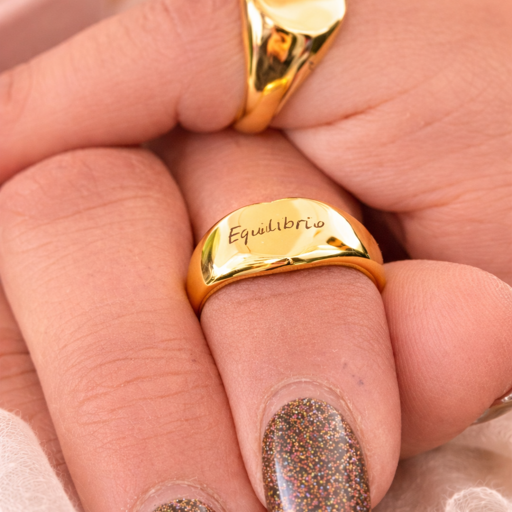 Anello Nastea Love con incisione scritta a mano (caricare nelle foto)