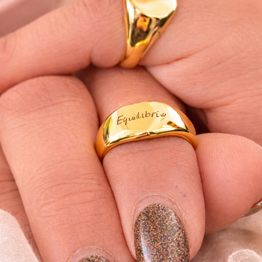 Anello Nastea Love con incisione scritta a mano (caricare nelle foto)