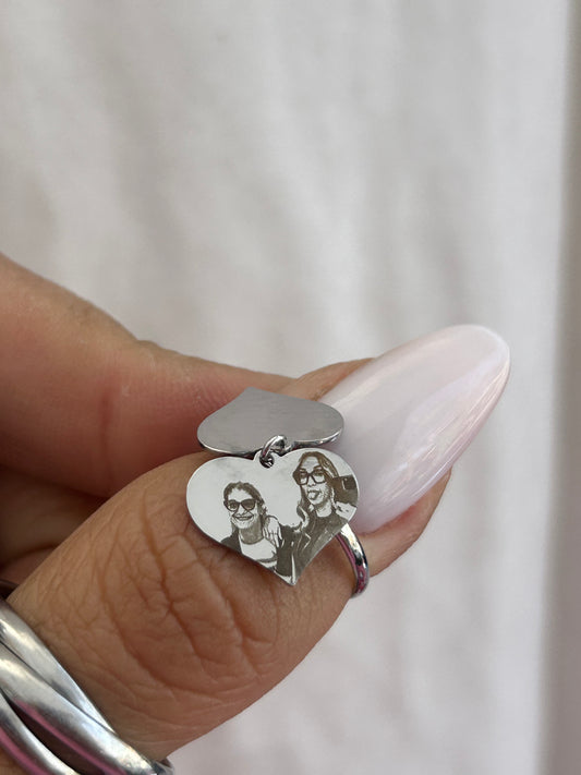 Anello Nastea Love 3.0 personalizzabile se non riesci a caricare le foto, puoi mandarmele in privato(scrivi nelle note se vuoi o no il cuoricino zirconato) LA SCRITTA A AMANO VA SELEZIONATA COME FOTO