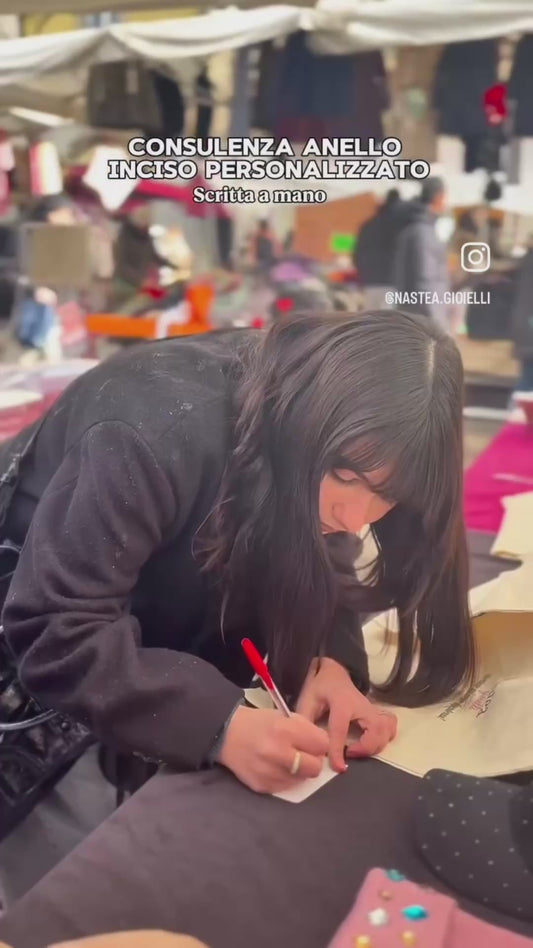 Anello Nastea Love con incisione scritta a mano (caricare nelle foto)